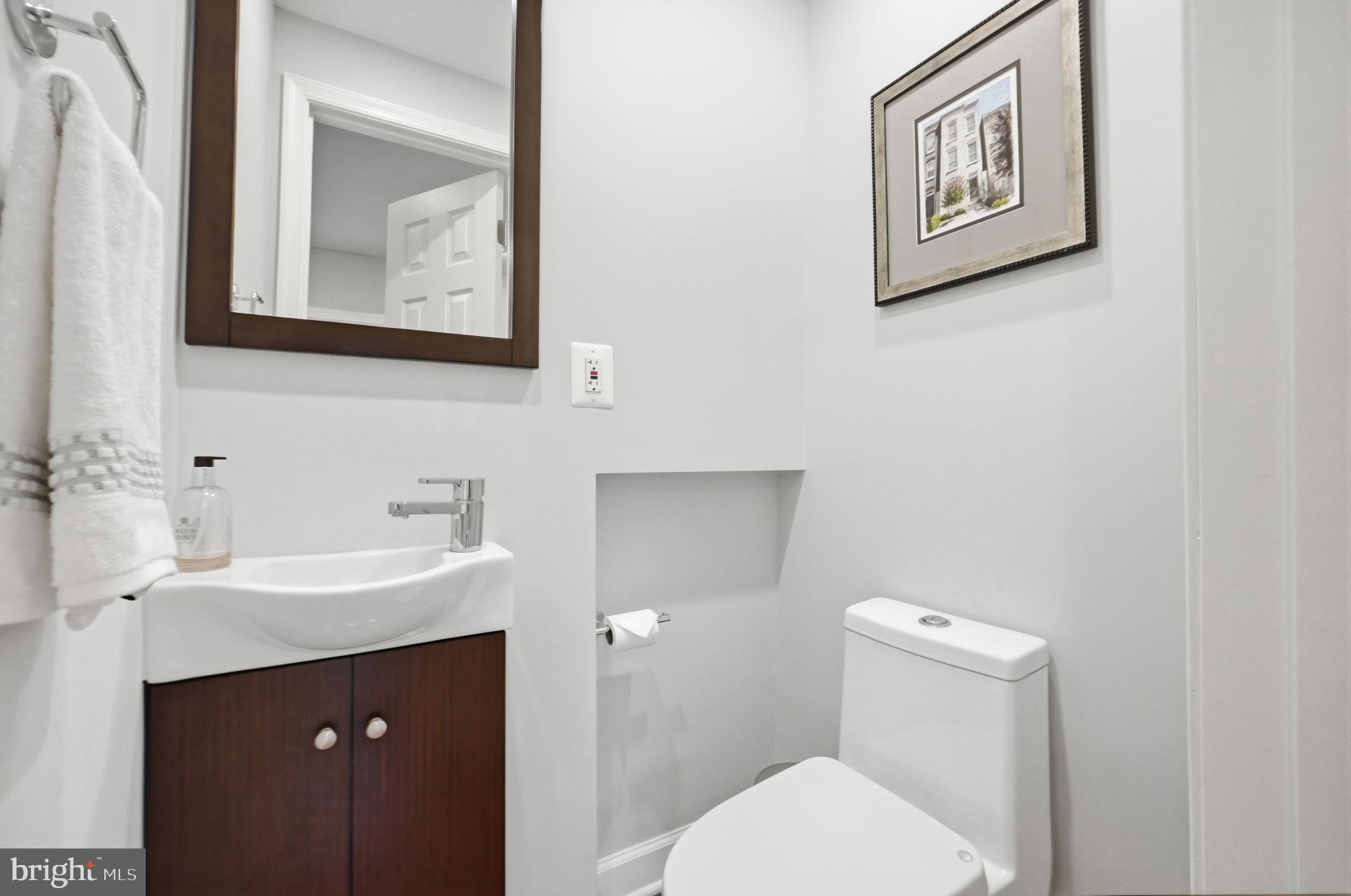 1433 W Street Northwest Washington, DC 20009 - Photo 17 of 36