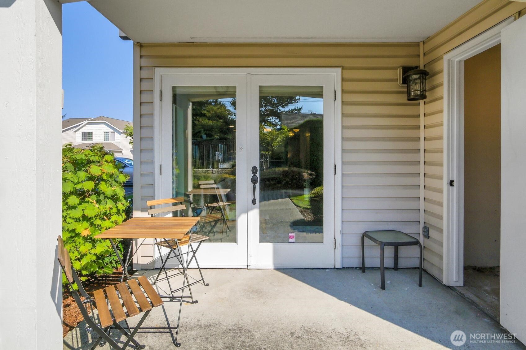 12505 4th Avenue West, Unit 1040 Everett, WA 98204 - Photo 18 of 20 a view of a patio with table and chairs and potted plants