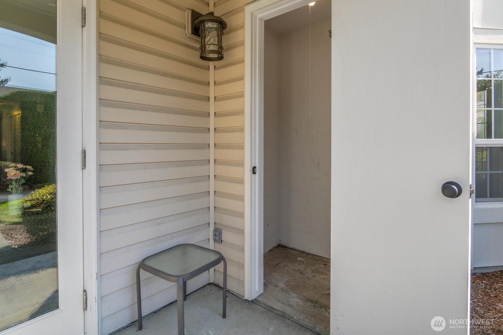 12505 4th Avenue West, Unit 1040 Everett, WA 98204 - Photo 19 of 20 a bathroom with a shower and a chair