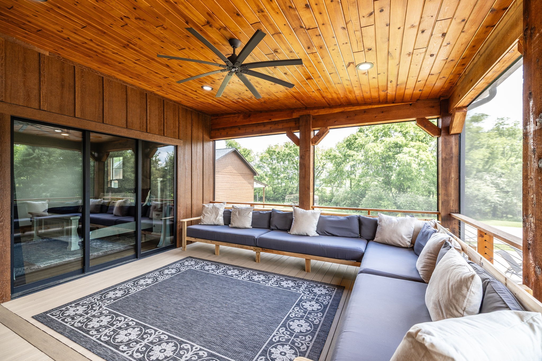 324 Lakeview Road Gallatin, TN 37066 - Photo 23 of 92 a living room with furniture and a large window