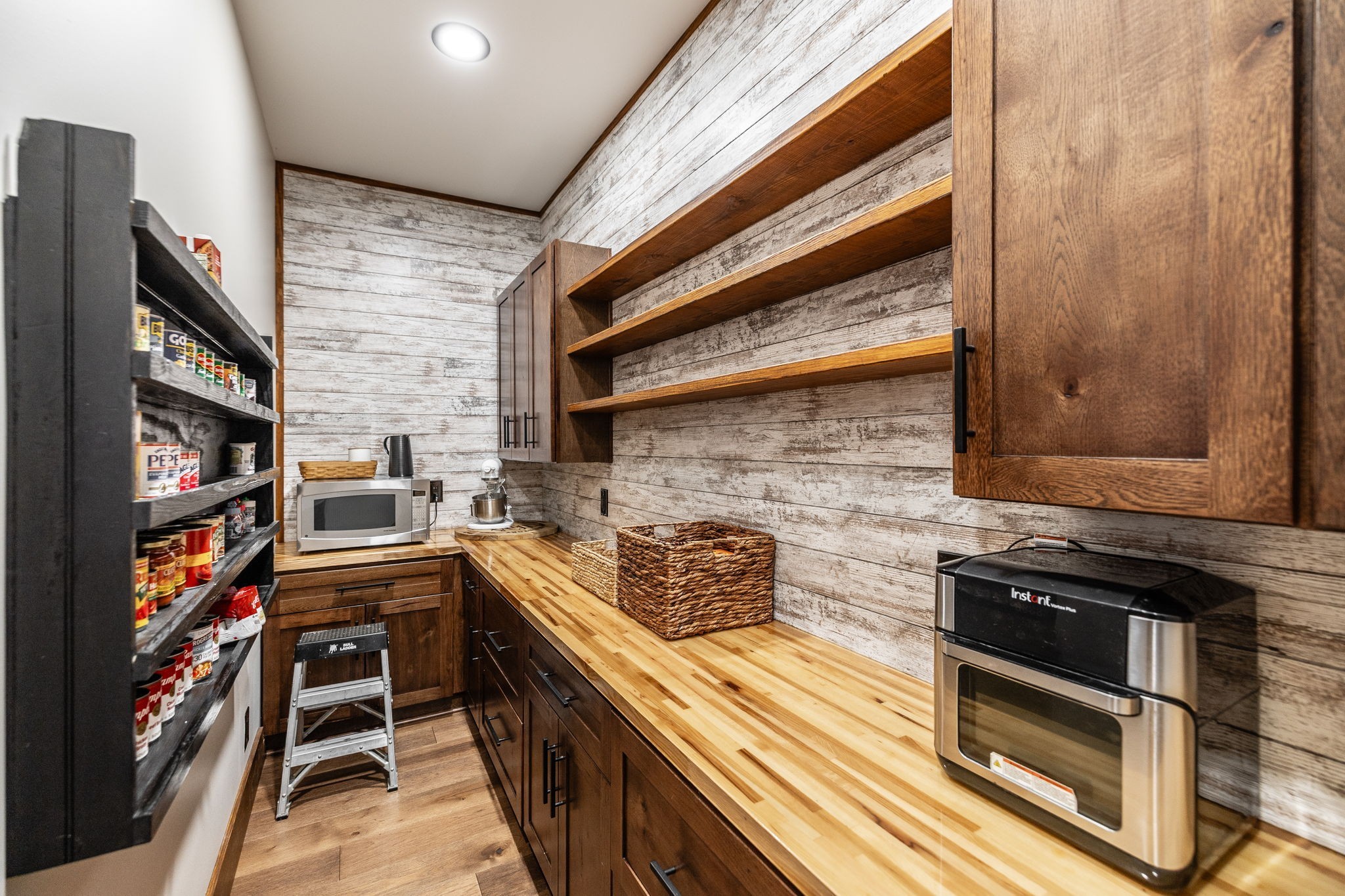 324 Lakeview Road Gallatin, TN 37066 - Photo 39 of 92 a kitchen with stainless steel appliances granite countertop a stove and a refrigerator