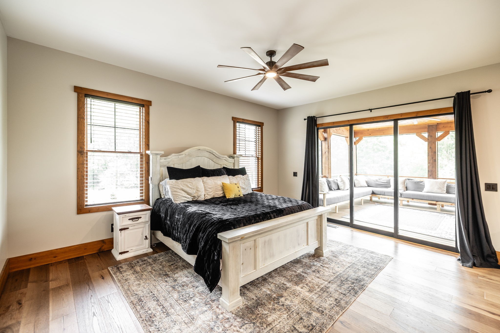 324 Lakeview Road Gallatin, TN 37066 - Photo 50 of 92 a bedroom with a large bed and a large window