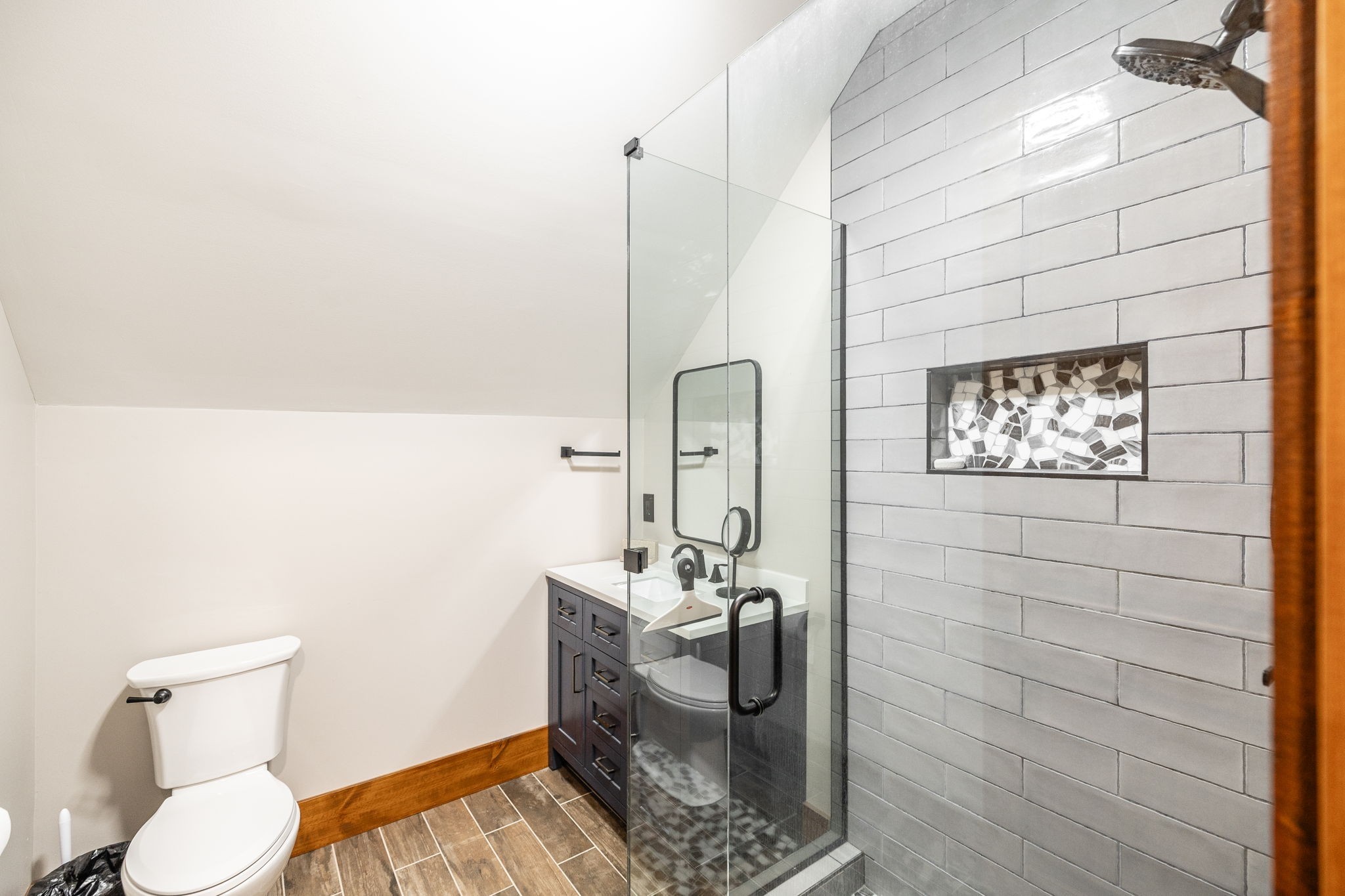 324 Lakeview Road Gallatin, TN 37066 - Photo 66 of 92 a bathroom with a toilet a sink and mirror