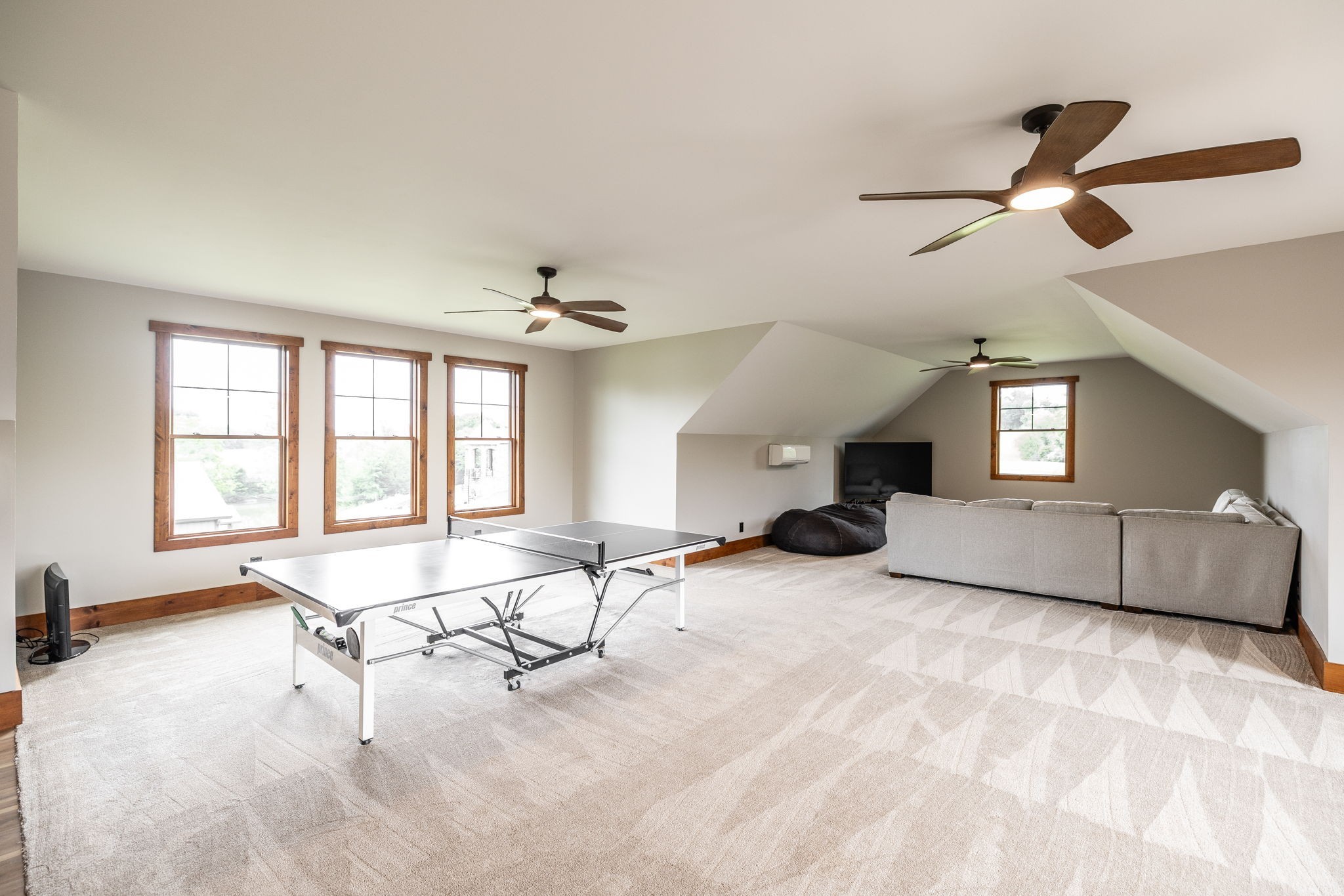 324 Lakeview Road Gallatin, TN 37066 - Photo 68 of 92 a living room with furniture and a ceiling fan