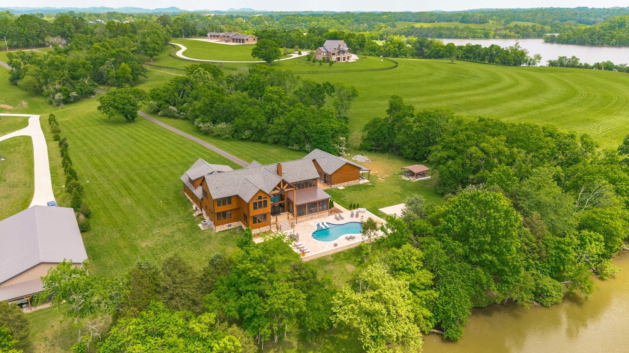 324 Lakeview Road Gallatin, TN 37066 - Photo 10 of 92 an aerial view of residential houses with outdoor space and river