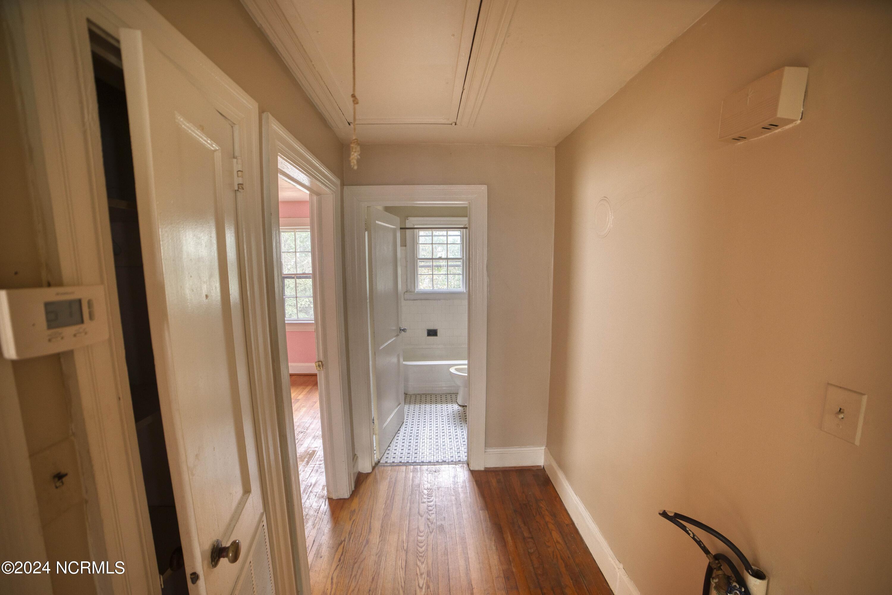 1707 Rosedale Avenue Kinston, NC 28504 - Photo 10 of 13 Hallway