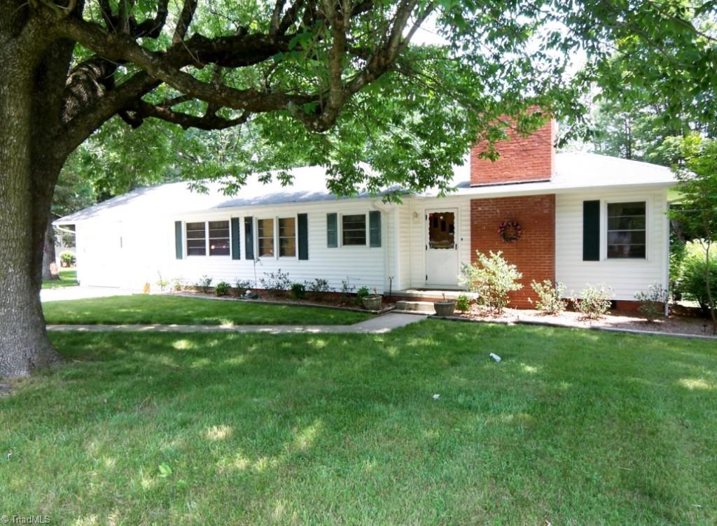 3158 Dillon Road Jamestown, NC 27282 - Photo 1 of 26 Front with manicured yard