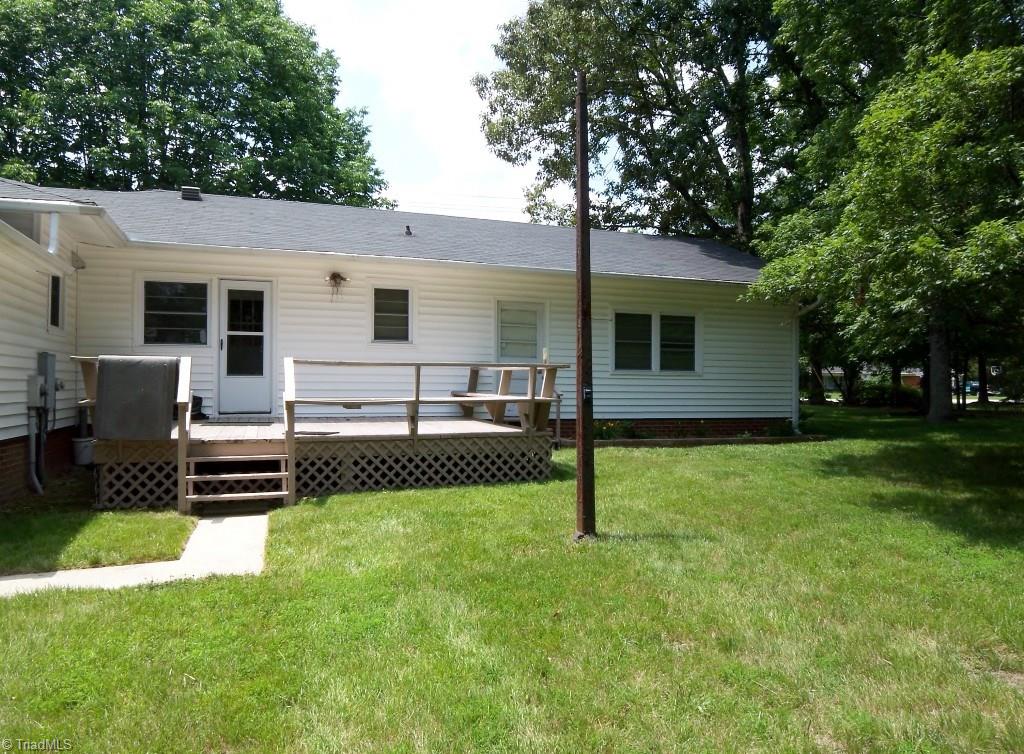 3158 Dillon Road Jamestown, NC 27282 - Photo 23 of 26 12 x 17 Deck