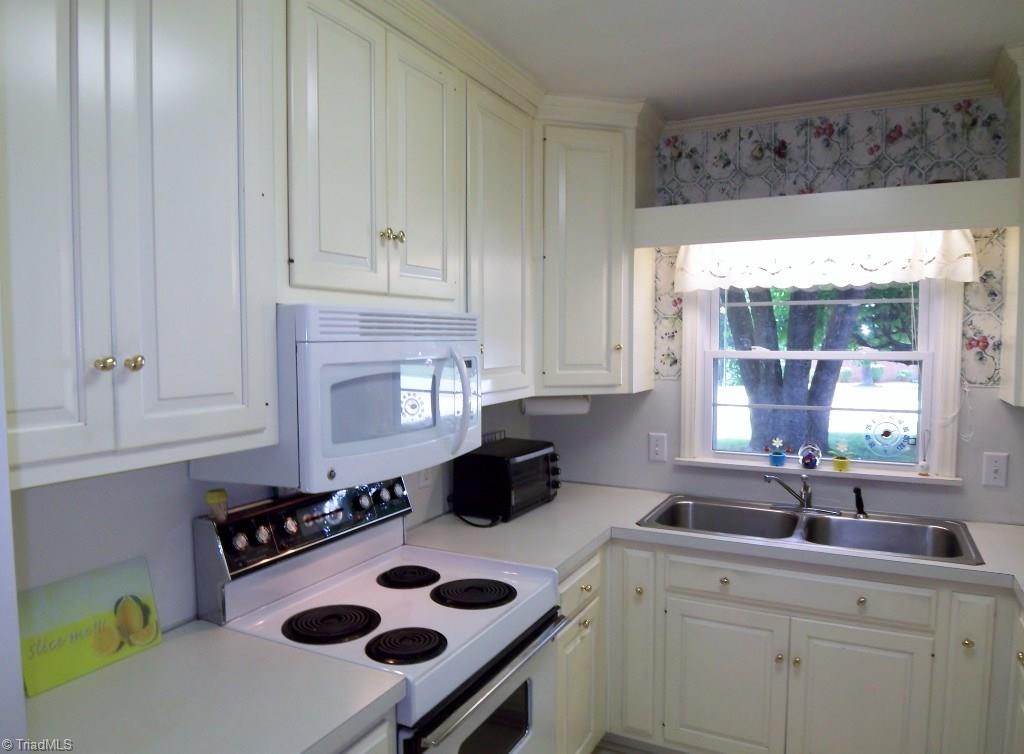 3158 Dillon Road Jamestown, NC 27282 - Photo 8 of 26 Double Sink and full set of Applainces