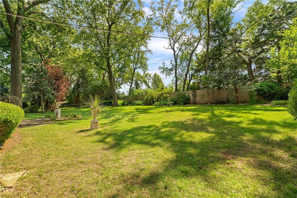 9416 Wenonga Road Leawood, KS 66206 - Photo 43 of 54