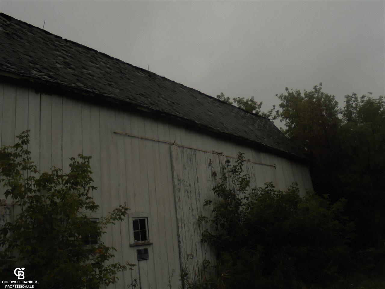 549 Howell Road Allenton, MI 48002 - Photo 14 of 41 Barn