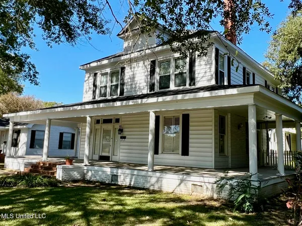 $345,000 | 413 East Claiborne Avenue, Greenwood, MS 38930