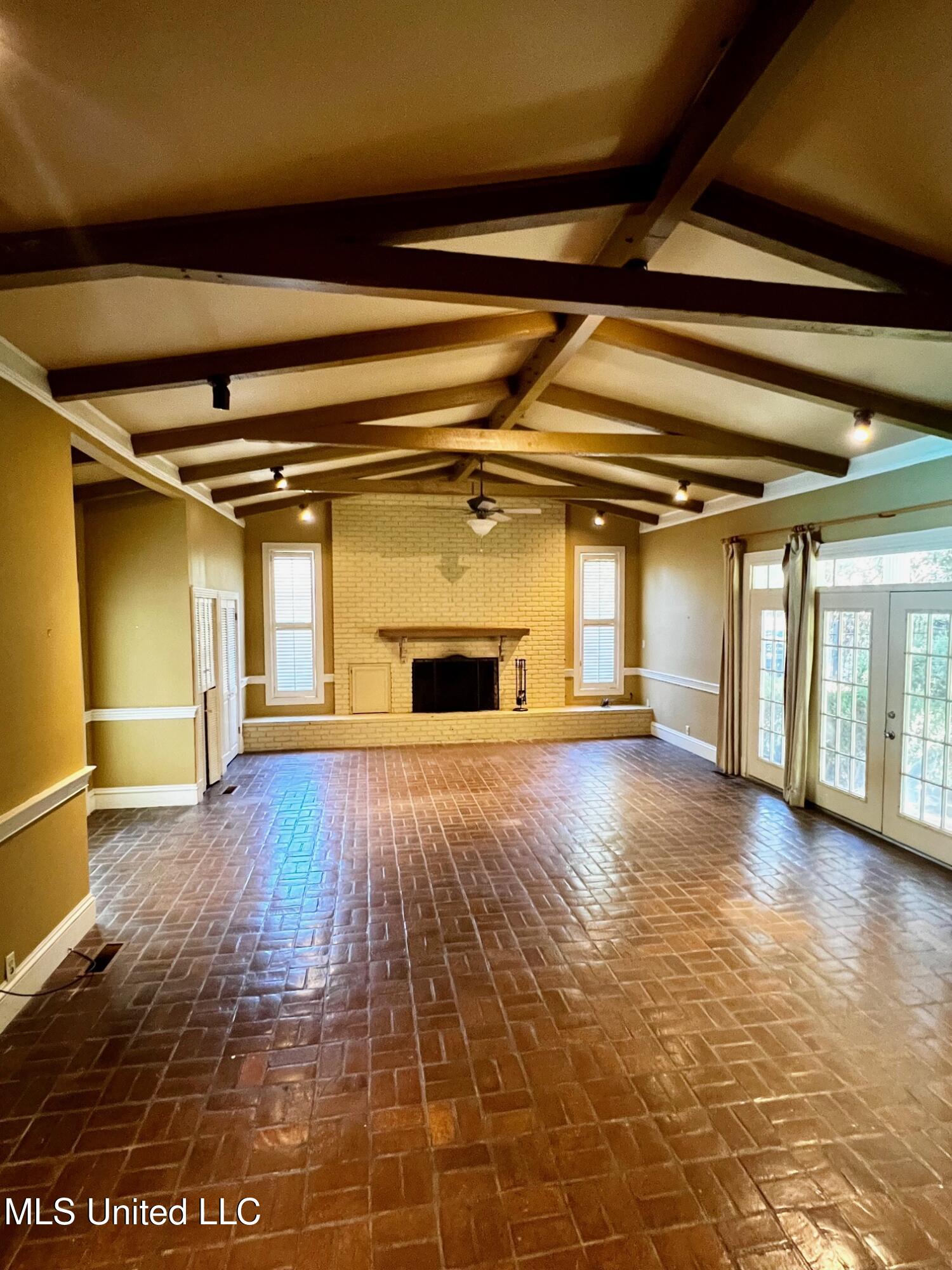 413 East Claiborne Avenue Greenwood, MS 38930 - Photo 3 of 10 Den