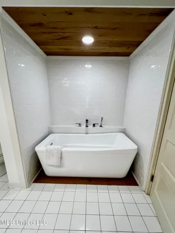 $355,000 | 413 East Claiborne Avenue, Greenwood, MS 38930