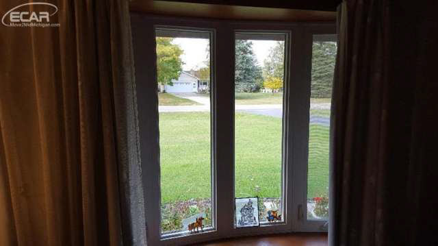 9491 Coldwater Road Flushing, MI 48433 - Photo 6 of 20 20450874-5.JPG