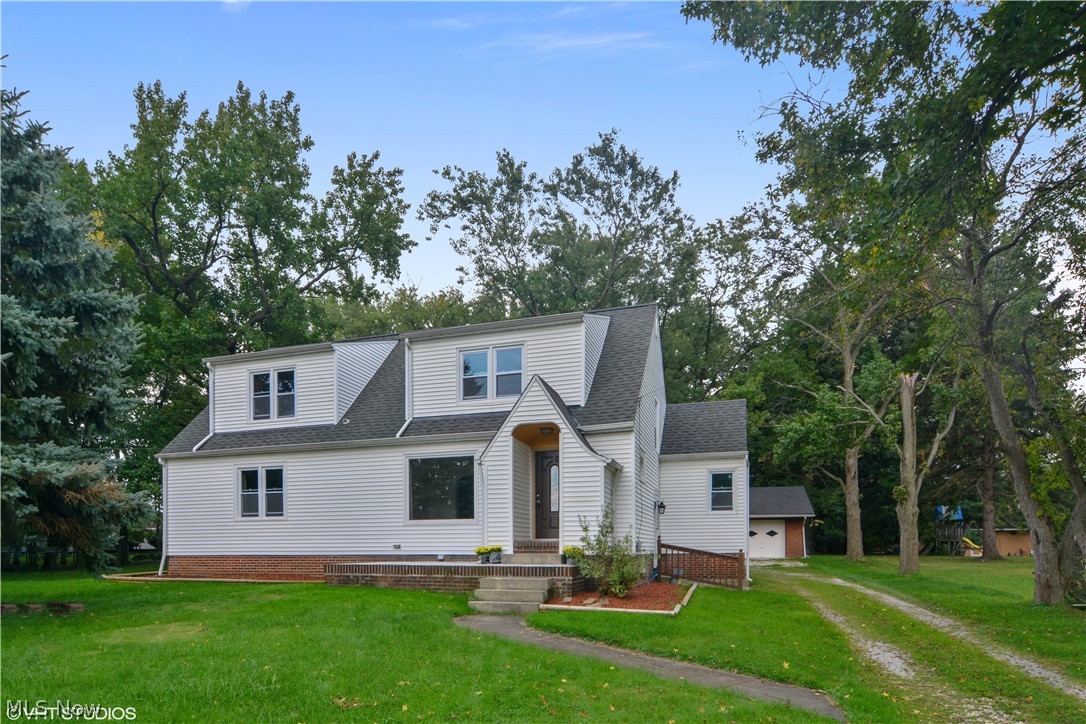 18447 Drake Road Strongsville, OH 44136 - Photo 1 of 20 Gallery Image 1