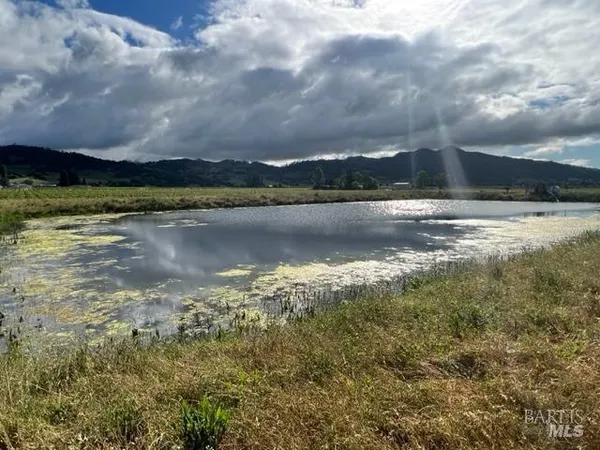 a view of a tennis court