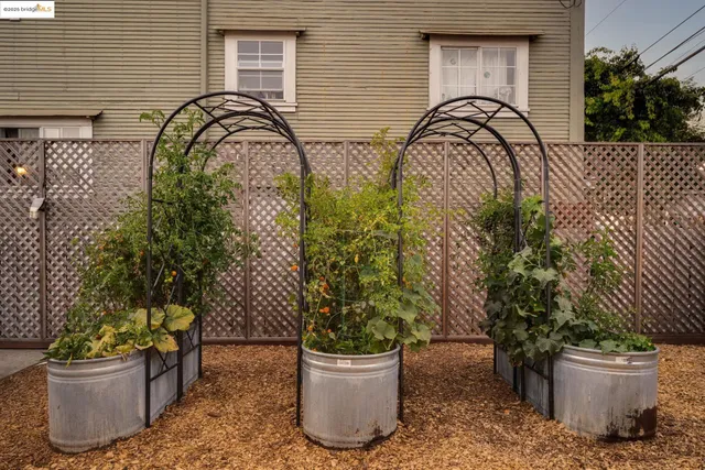 $699,000 | 3661 Loma Vista Avenue, Oakland, CA 94619