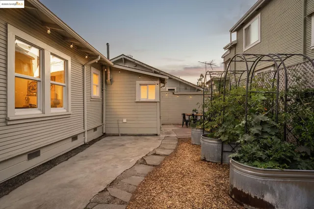 $699,000 | 3661 Loma Vista Avenue, Oakland, CA 94619