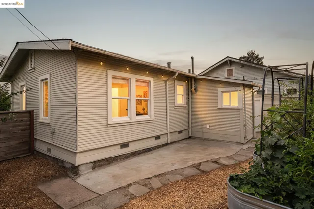 $699,000 | 3661 Loma Vista Avenue, Oakland, CA 94619