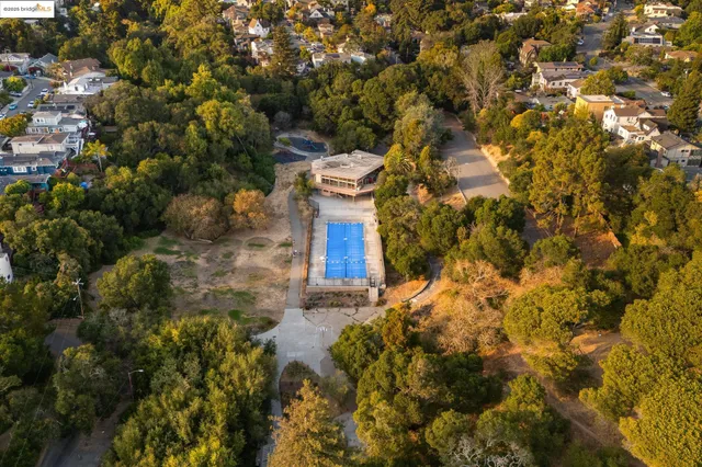 $699,000 | 3661 Loma Vista Avenue, Oakland, CA 94619