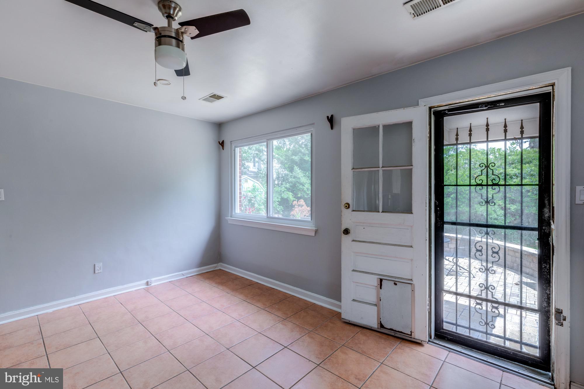 1947 South Arlington Ridge Road Arlington, VA 22202 - Photo 11 of 27