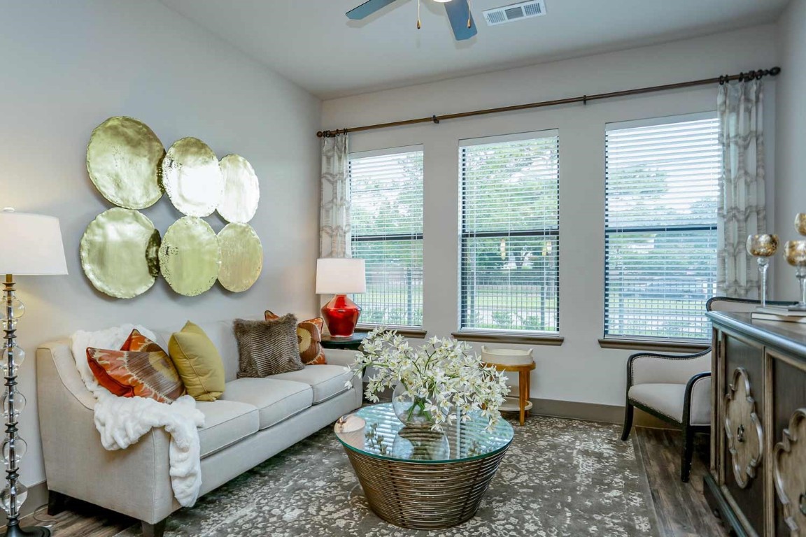 2033 South Gessner Road, Unit 4411 Houston, TX 77063 - Photo 3 of 21