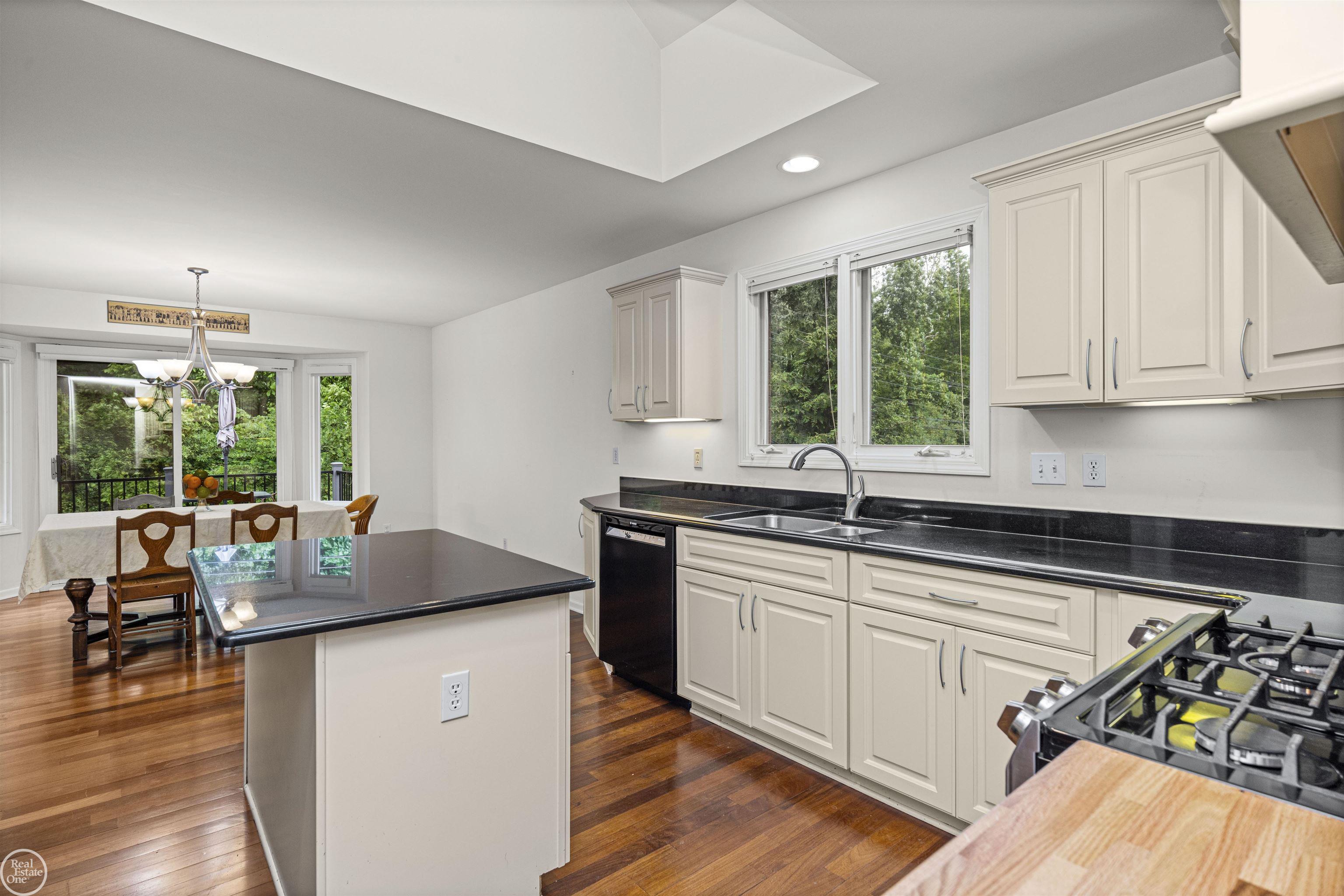 49350 Monte Road New Baltimore, MI 48047 - Photo 13 of 41