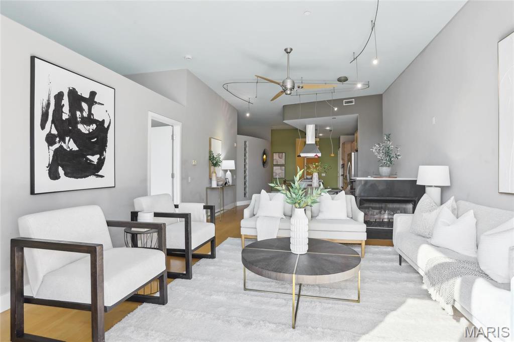 6340 Clayton Road, Unit 207 St. Louis, MO 63117 - Photo 13 of 32 Gallery Image 13