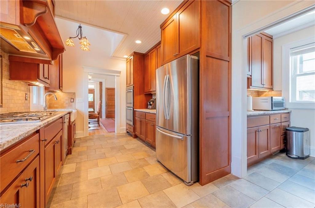 607 North Main Street Mount Airy, NC 27030 - Photo 11 of 39