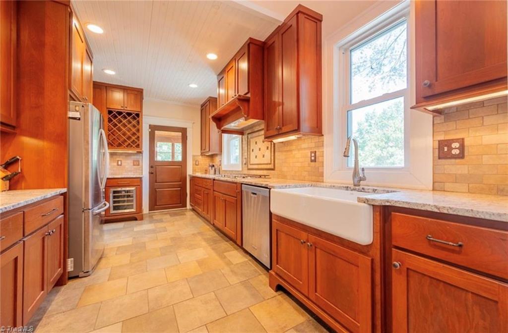 607 North Main Street Mount Airy, NC 27030 - Photo 10 of 39