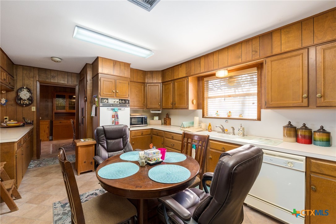 1003 North Ridge Street Lampasas, TX 76550 - Photo 11 of 44