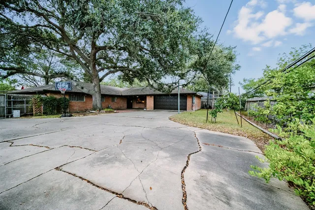 $349,000 | 750 Bradshaw Drive, Corpus Christi, TX 78412