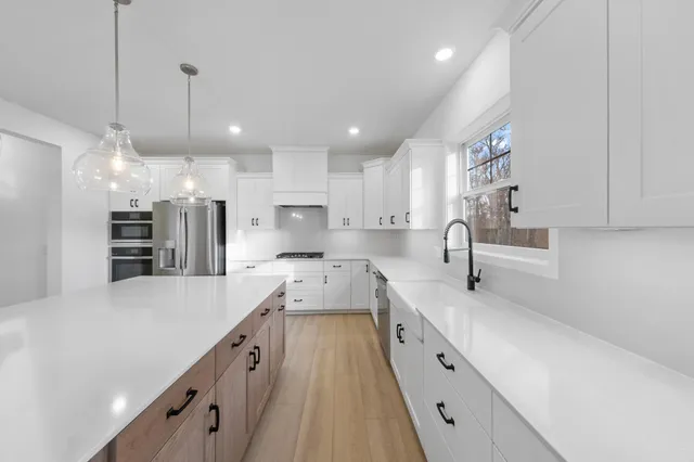 $959,045 | 1955 Royal Boulevard North, Lake Elmo, MN 55042