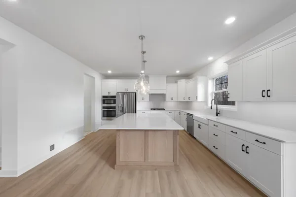 $962,045 | 1955 Royal Boulevard North, Lake Elmo, MN 55042