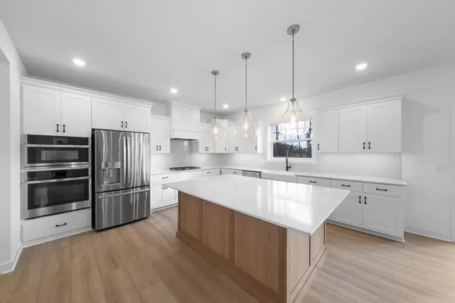 $959,045 | 1955 Royal Boulevard North, Lake Elmo, MN 55042