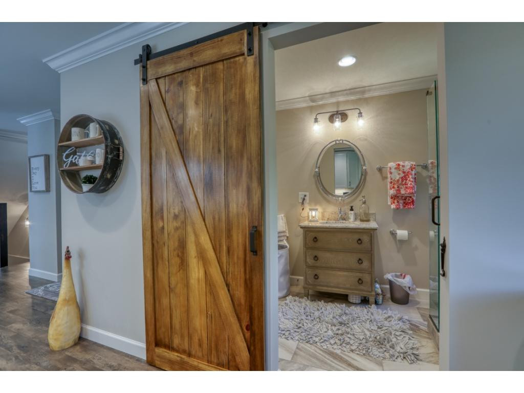 376 Rock Springs Road, Unit 2 Kingsport, TN 37663 - Photo 12 of 35 Full bathroom off the kitchen