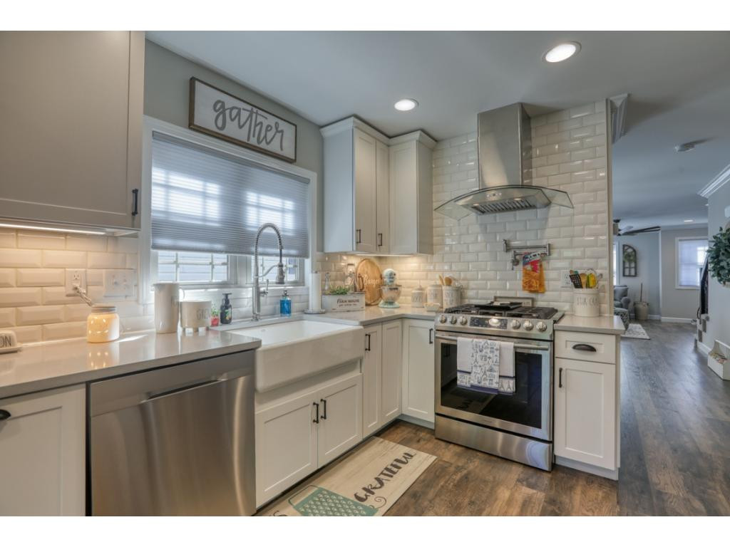 376 Rock Springs Road, Unit 2 Kingsport, TN 37663 - Photo 5 of 35 Custom kitchen