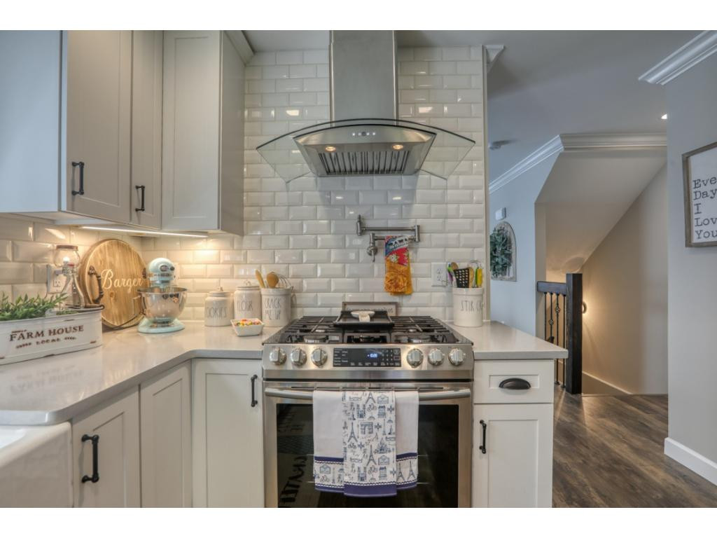 376 Rock Springs Road, Unit 2 Kingsport, TN 37663 - Photo 8 of 35 Tiled backsplash