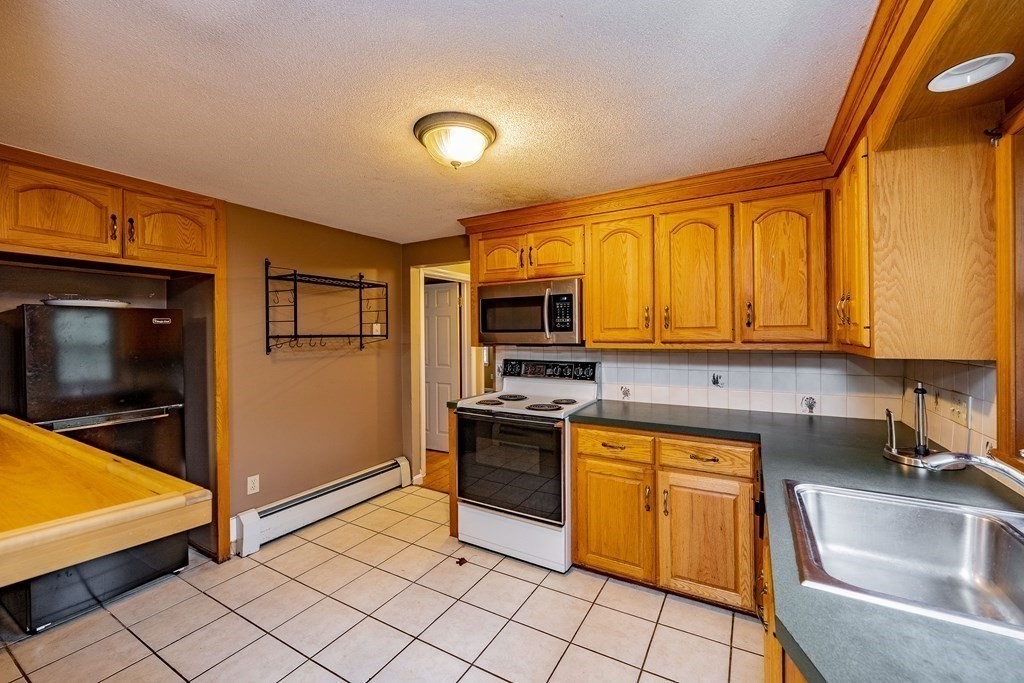 110 Talbot Road Springfield, MA 01119 - Photo 9 of 26