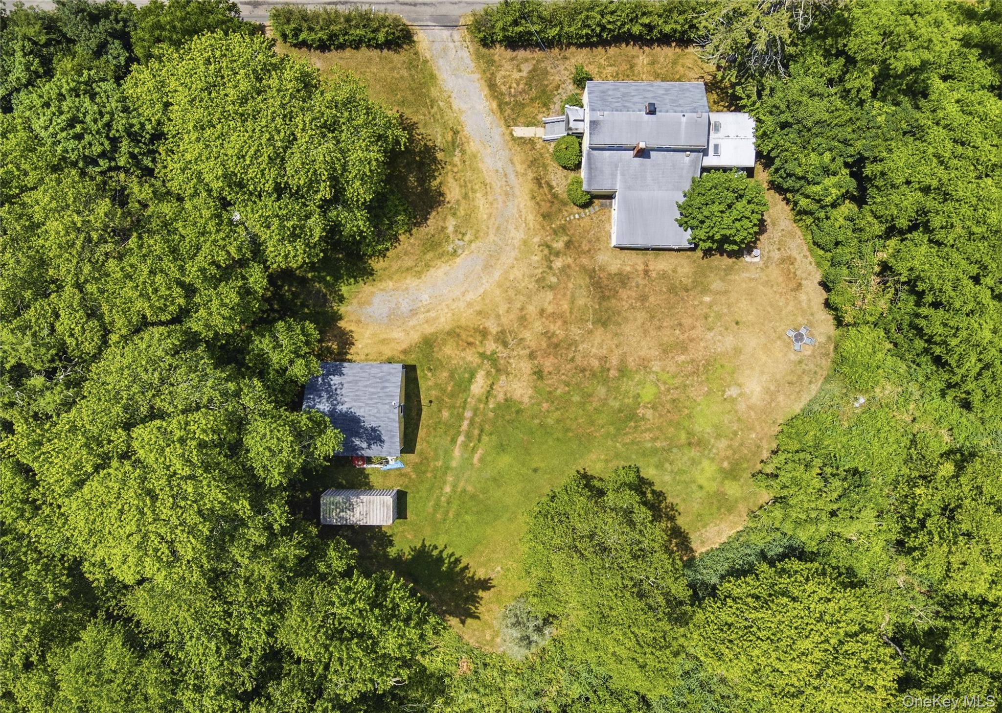 1680 North Sea Road Southampton, NY 11968 - Photo 10 of 45
