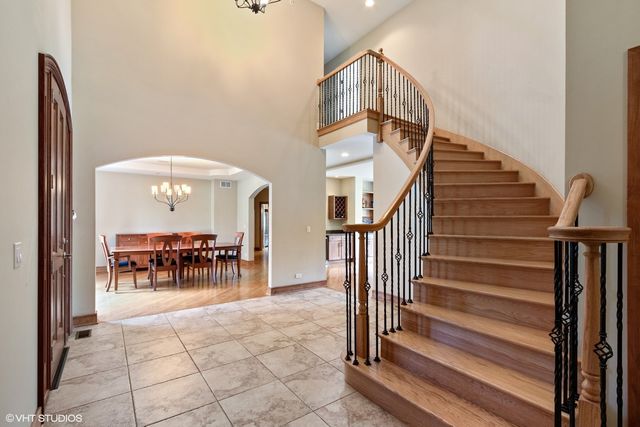 a view of entryway and hall
