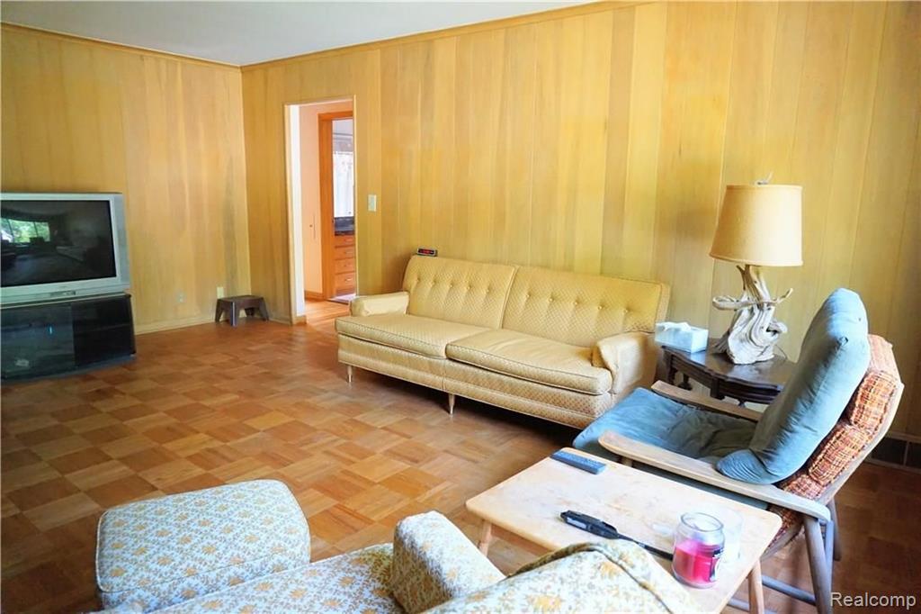 902 Hampton Road Grosse Pointe Woods, MI 48236 - Photo 31 of 47