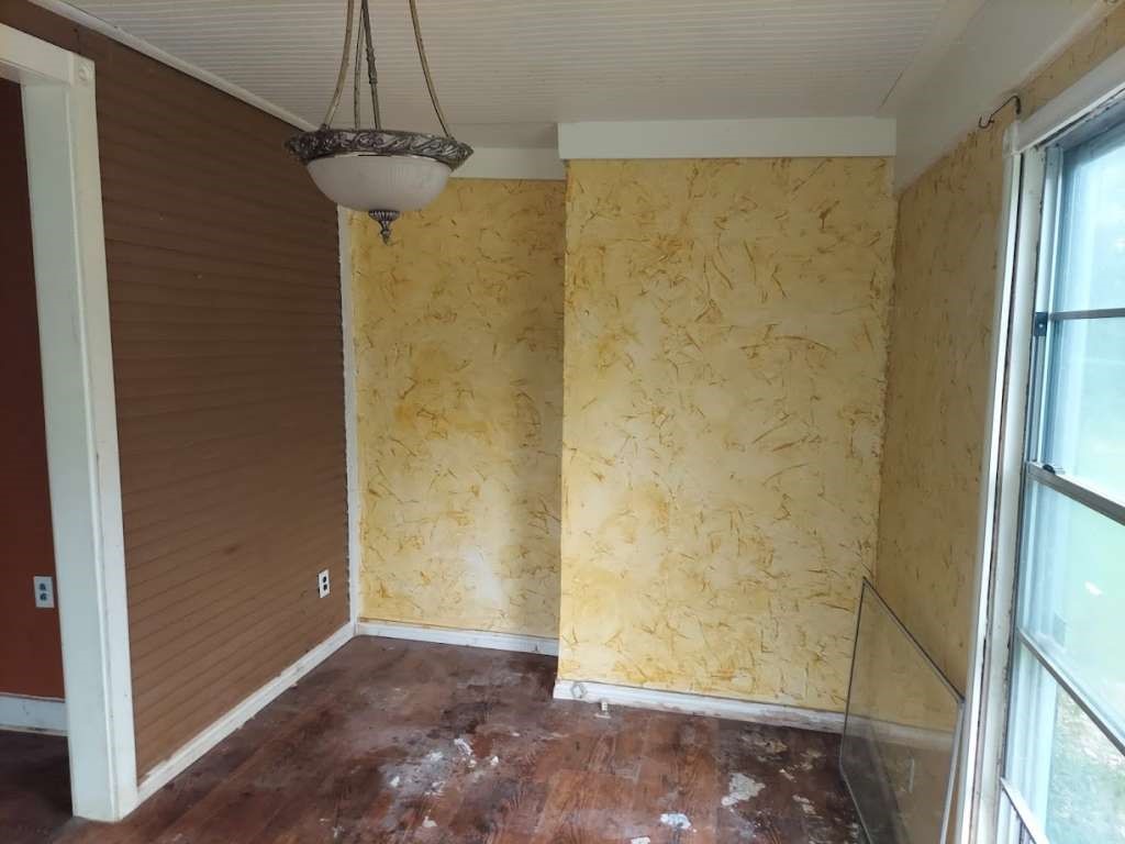 404 North Frazier Street Daingerfield, TX 75638 - Photo 9 of 12 a view of a bathroom