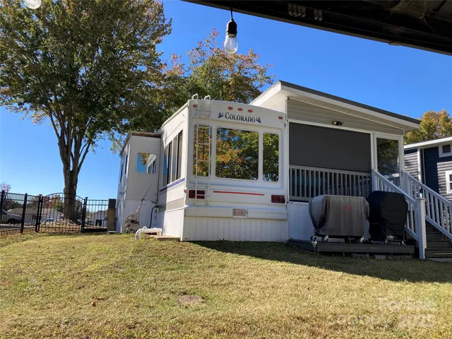 a view of entryway with a front door