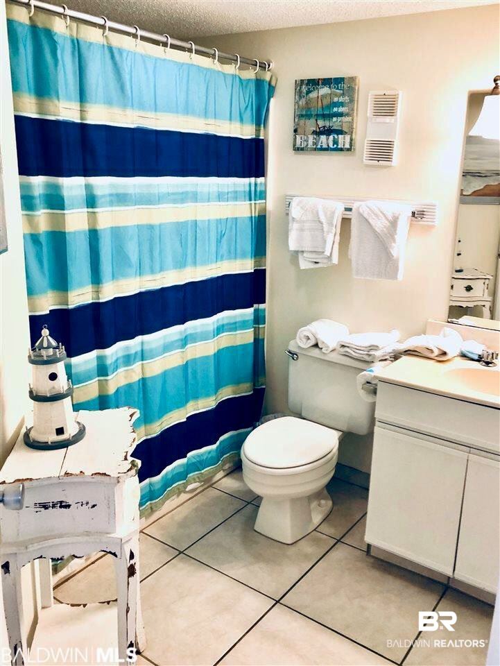 497 Plantation Road, Unit 1244 Gulf Shores, AL 36542 - Photo 33 of 50 Large Guest Bath