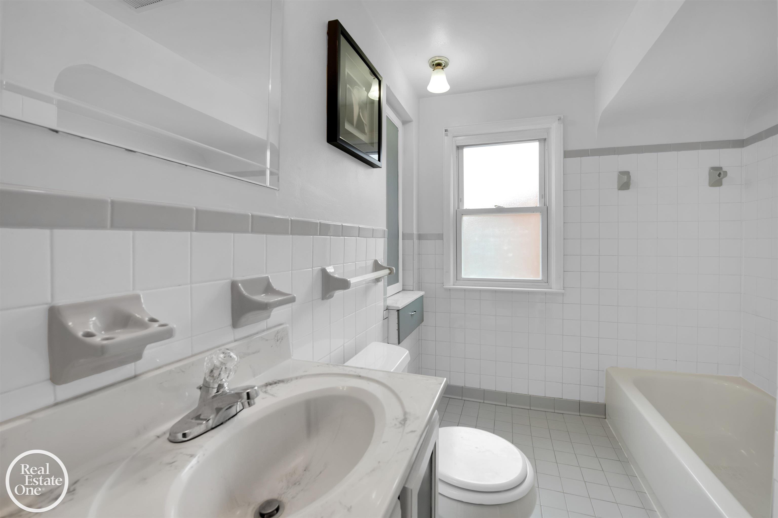 1258 Hampton Road Grosse Pointe Woods, MI 48236 - Photo 18 of 37