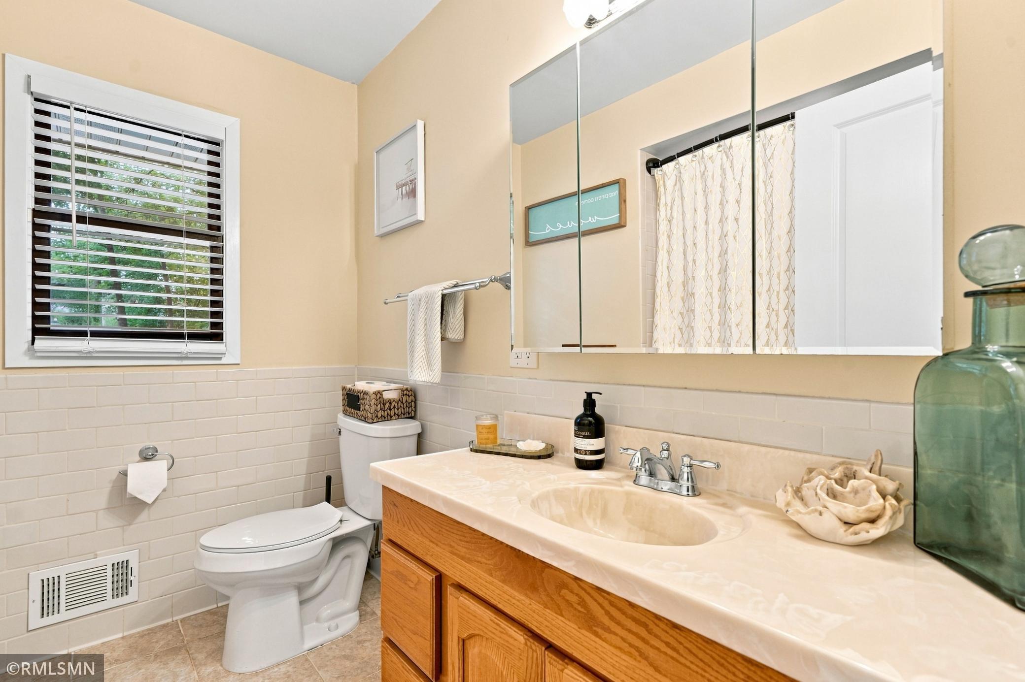 13240 Dahlgren Road Minnetonka, MN 55305 - Photo 16 of 57 Gallery Image 16