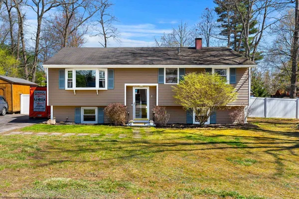 $525,000 | 15 Bradford Drive, Merrimack, NH 03054
