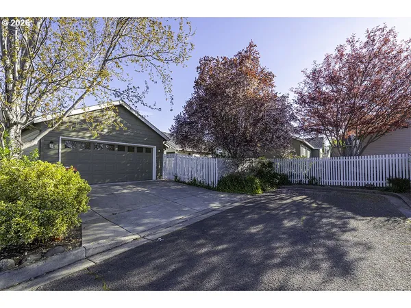 $437,000 | 3350 Edgewater Drive, Medford, OR 97504